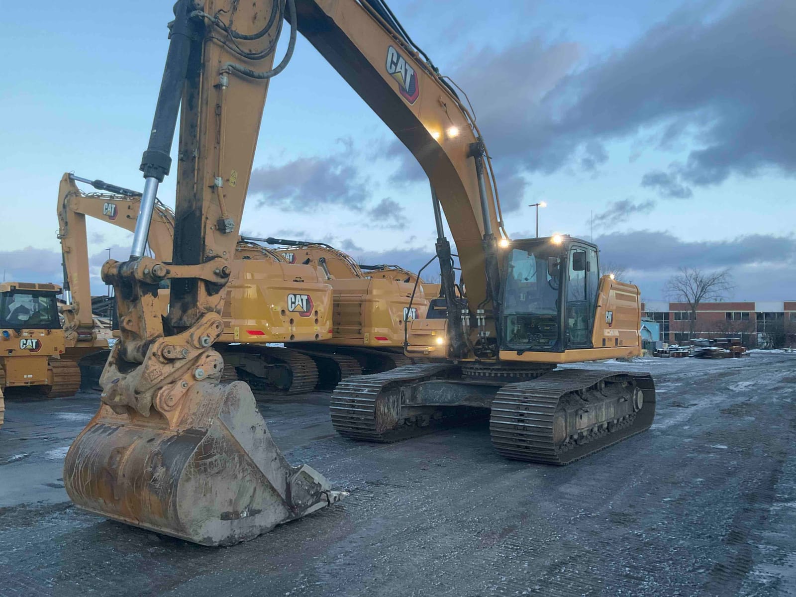 2023 CATERPILLAR 340 - 08B