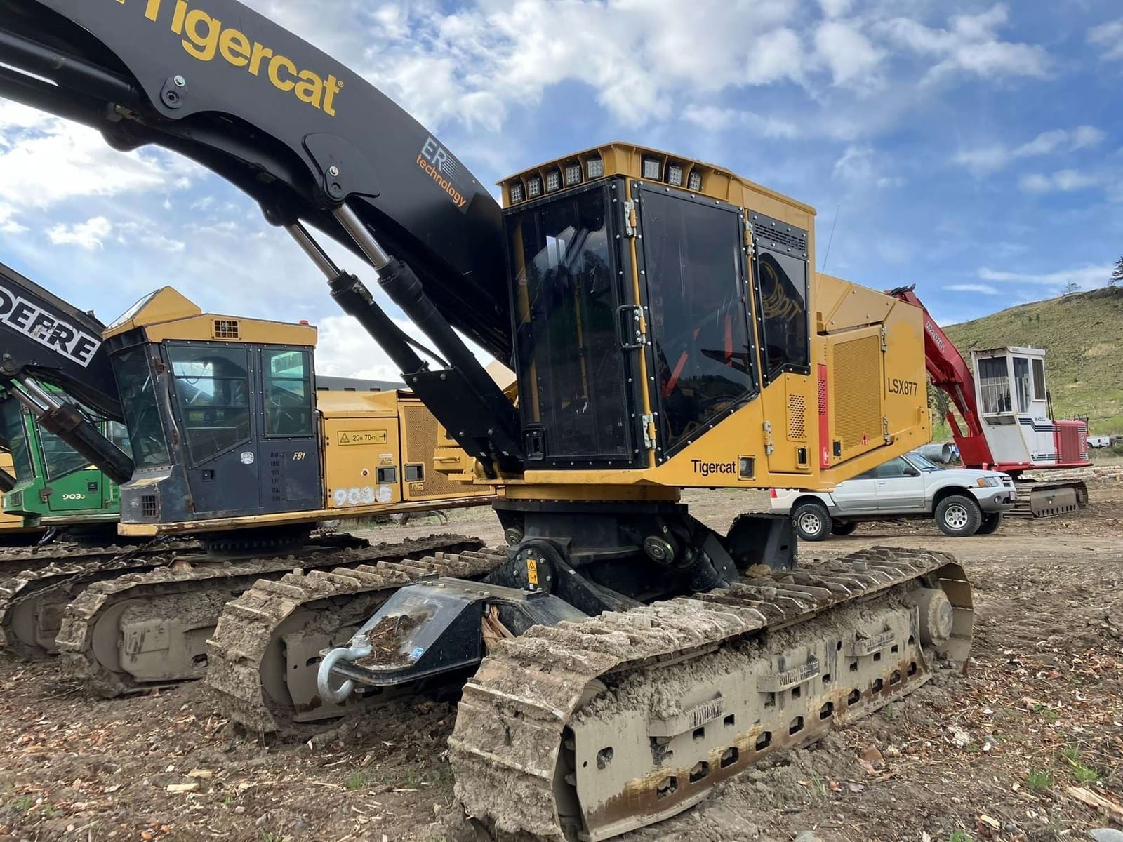 2025 Tigercat LSX877