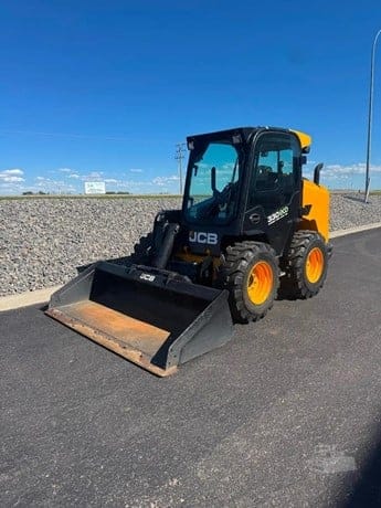 2015 JCB 330