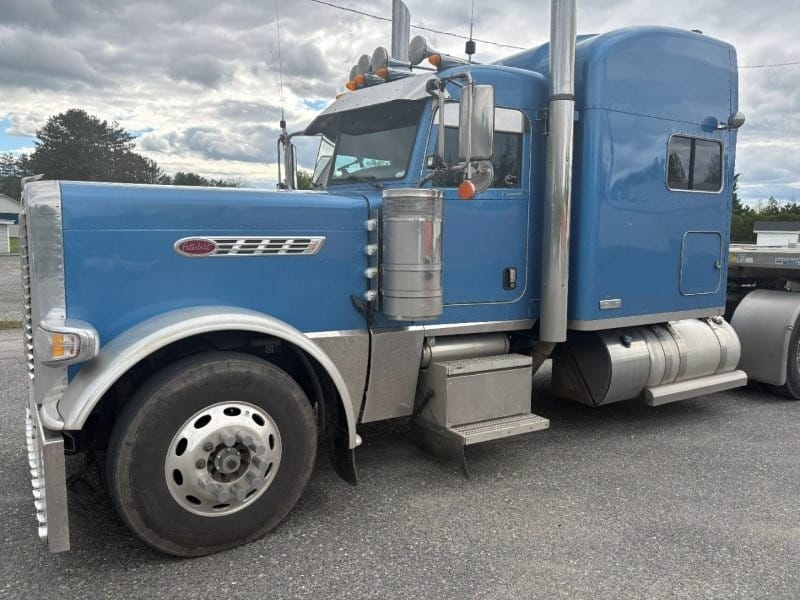 Peterbilt 389 2023