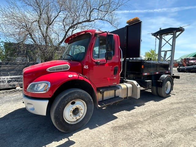 Freightliner M2 106  2012