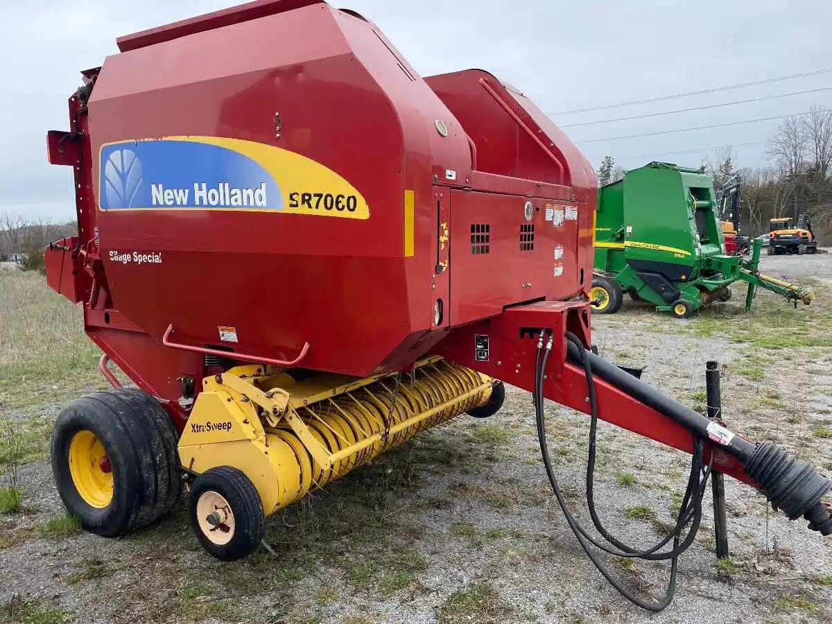 2011 New Holland BR7060