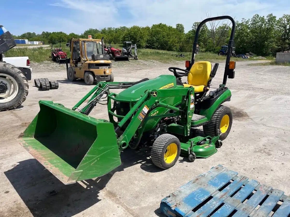 2018 John Deere 1025R