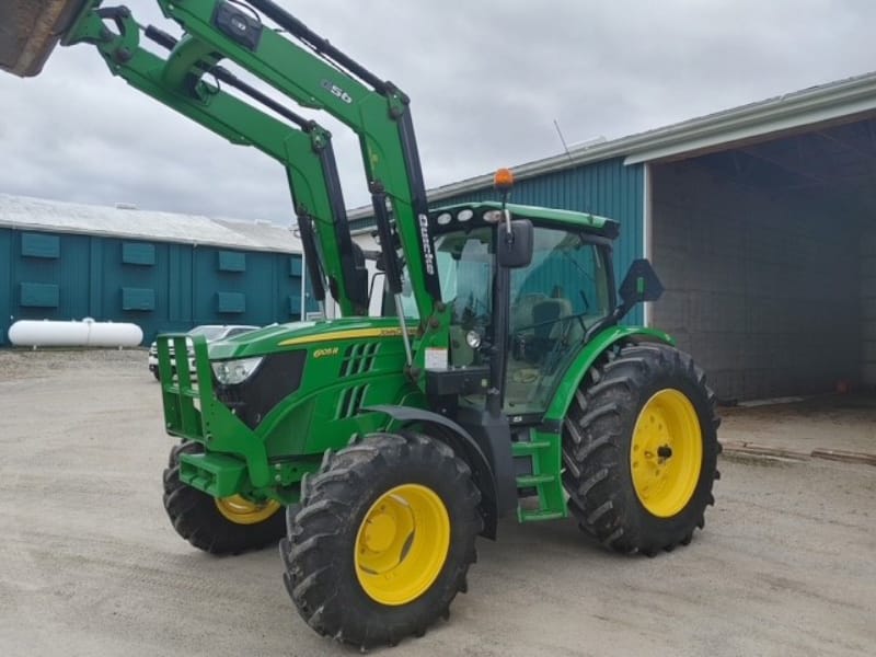 2015 JOHN DEERE 6105R TRACTOR WITH LOADER