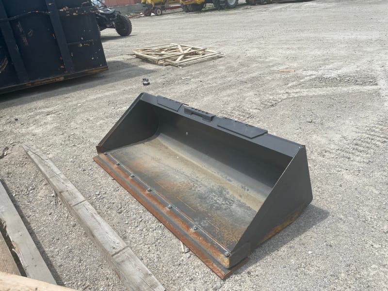 2023 NEW HOLLAND 72 INCH LOW PROFILE EXTENDED (LPE) SKID STEER LOADER BUCKET