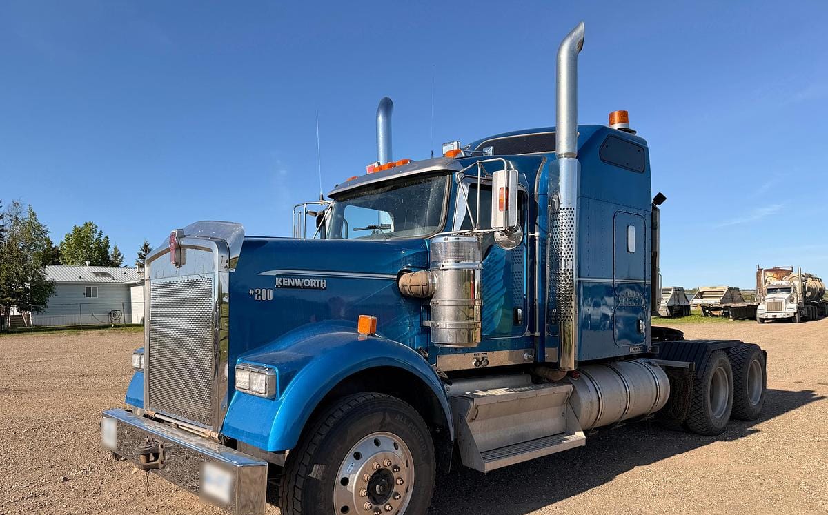2012 Kenworth W900B Sleeper Wet Kit Truck