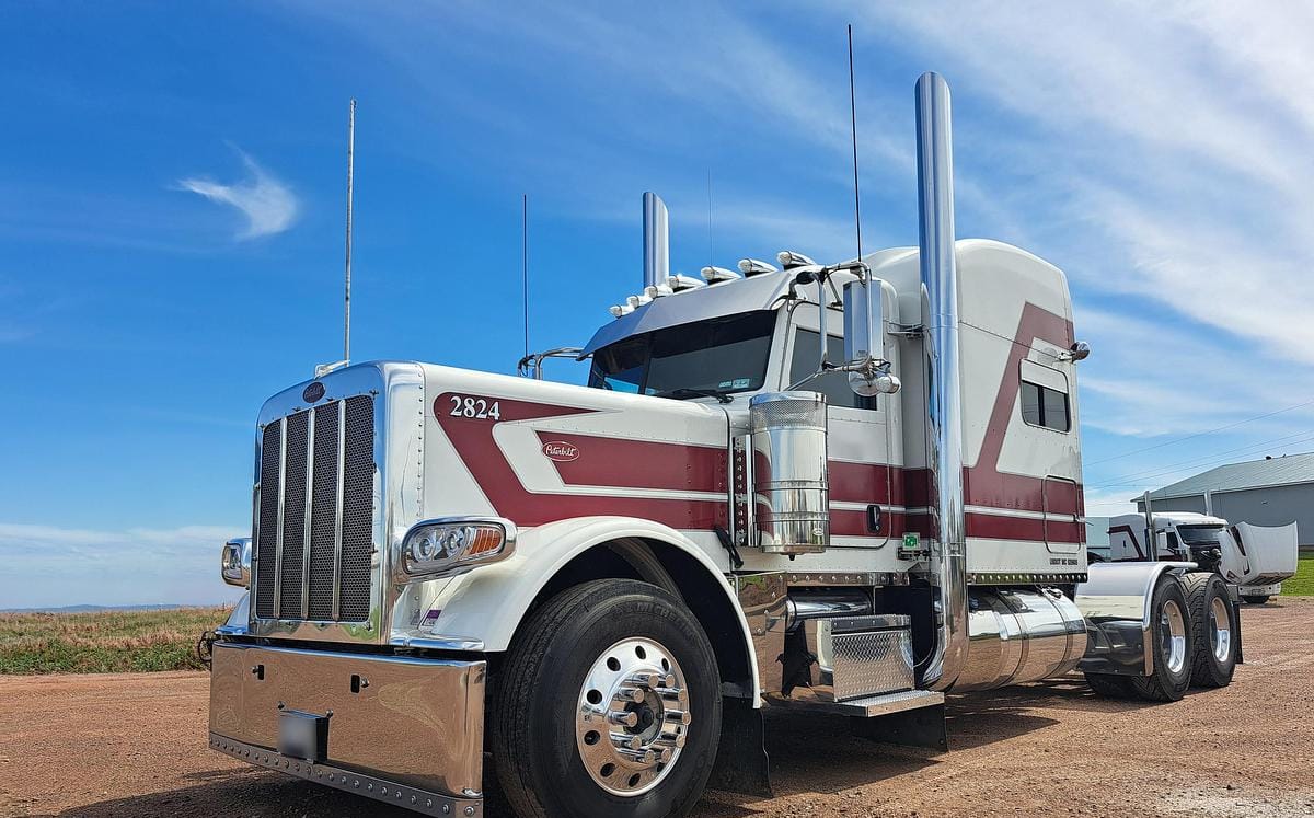 2024 Peterbilt 389 Sleeper Truck Tractor