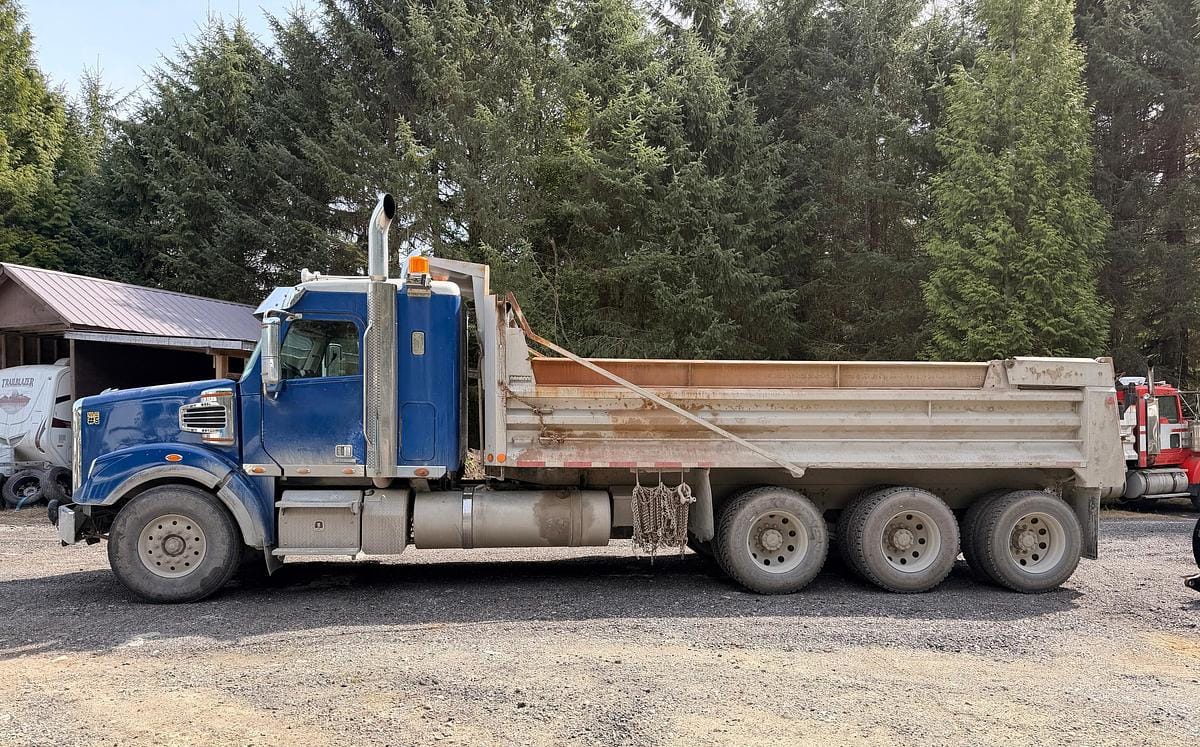 2013 Freightliner Coronado SD Dump Truck