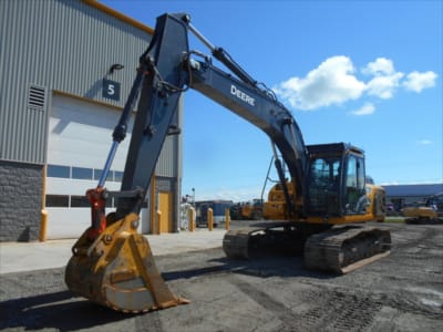 2022 John Deere 210G LC