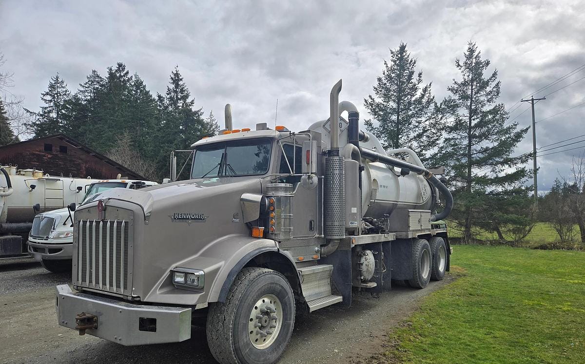 2007 Kenworth T800 Tandem Septic Truck