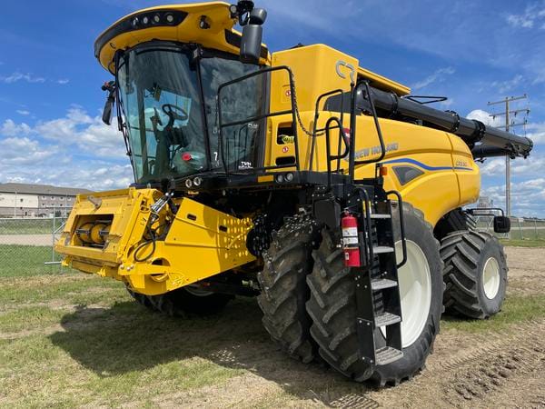 2025 New Holland CR9.90