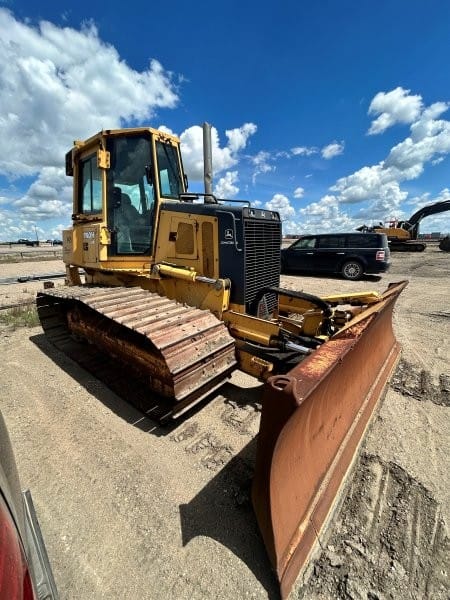 2003 DEERE 												700H