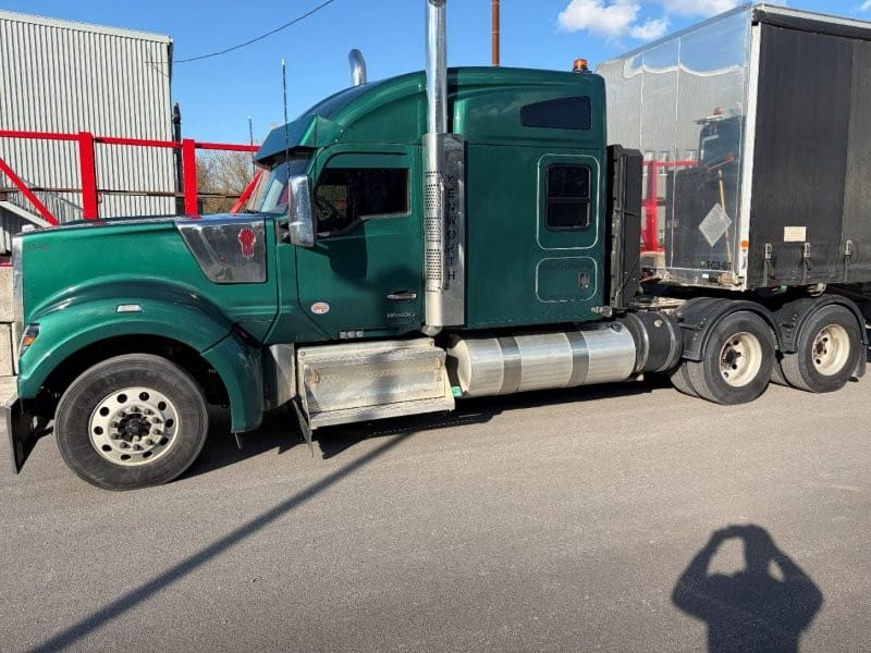 Kenworth W990 2025
