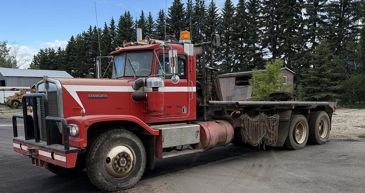 1979 Kenworth LW924 Bed Truck