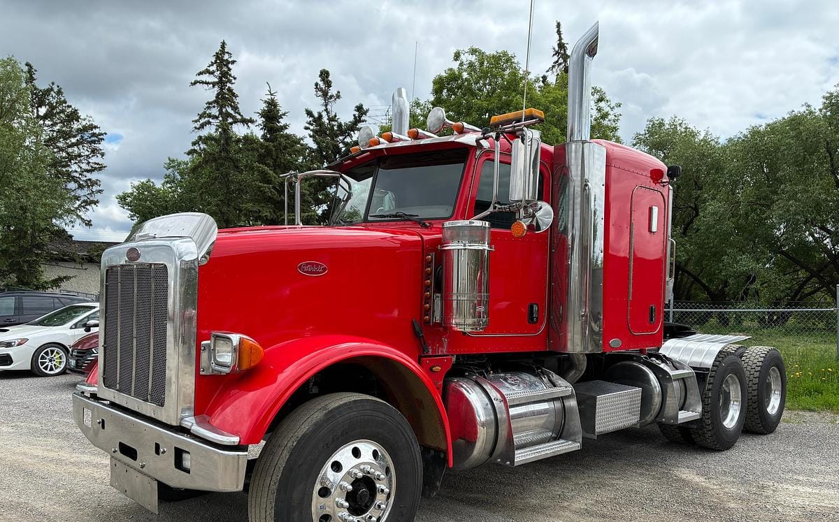 2013 Peterbilt 367 Sleeper Truck Tractor