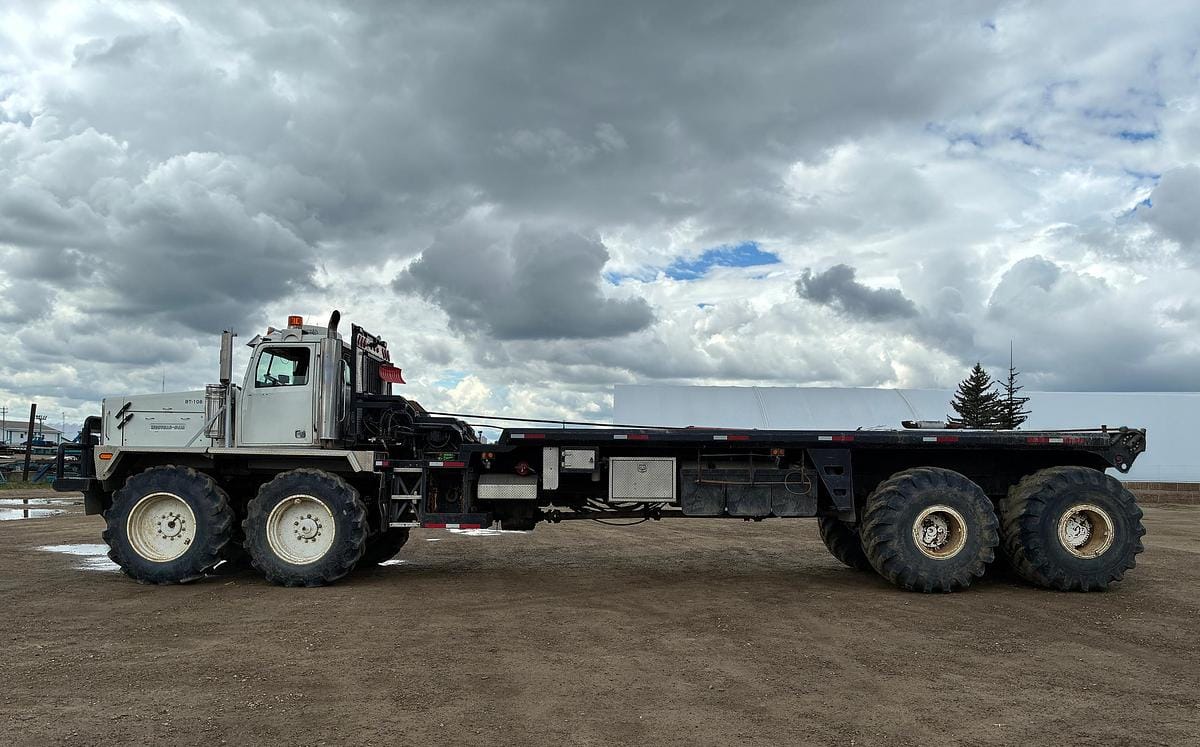 2007 Western Star 6900XD 8x8 Bed Truck