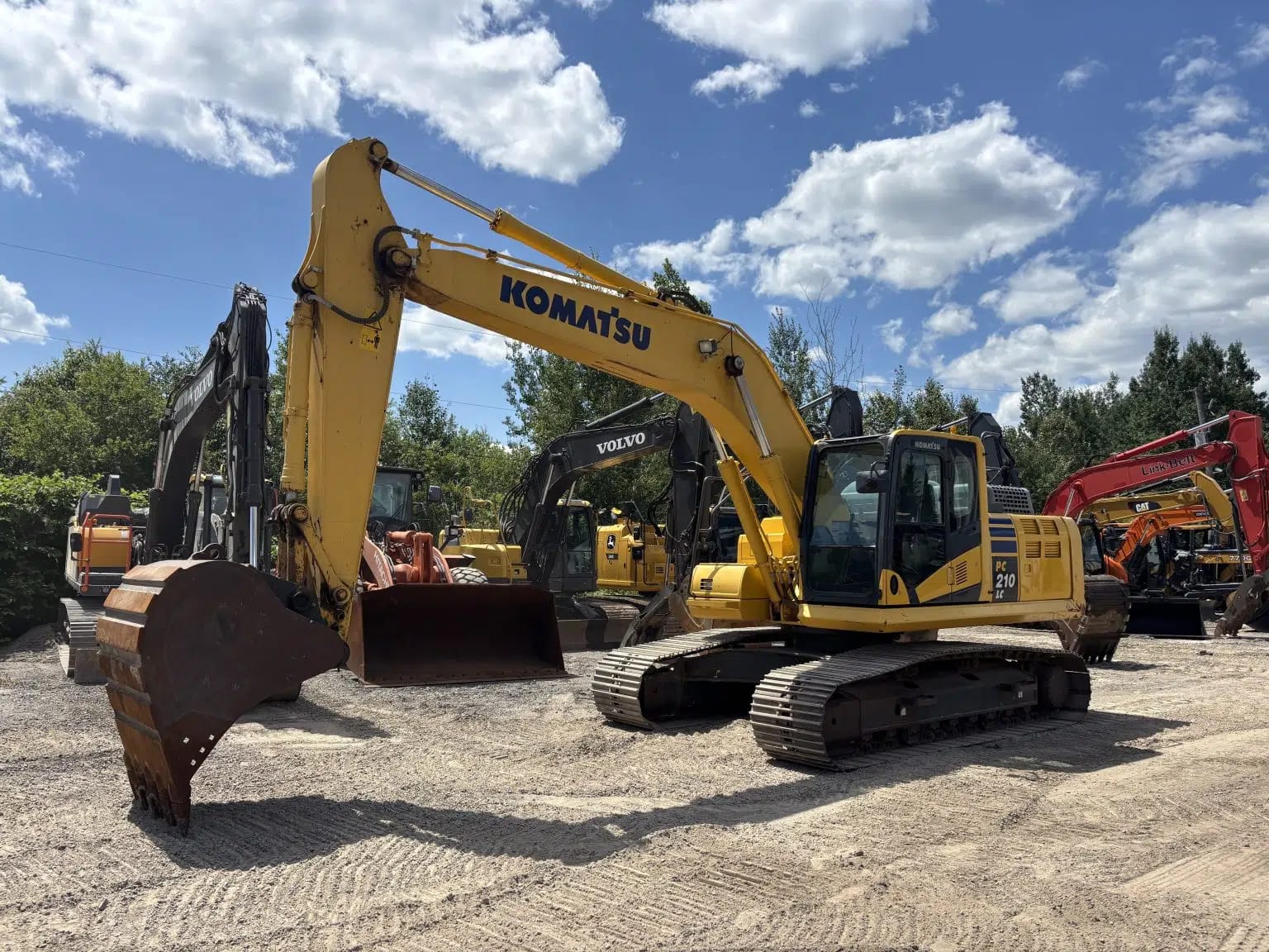 2021 Komatsu PC210LC-11