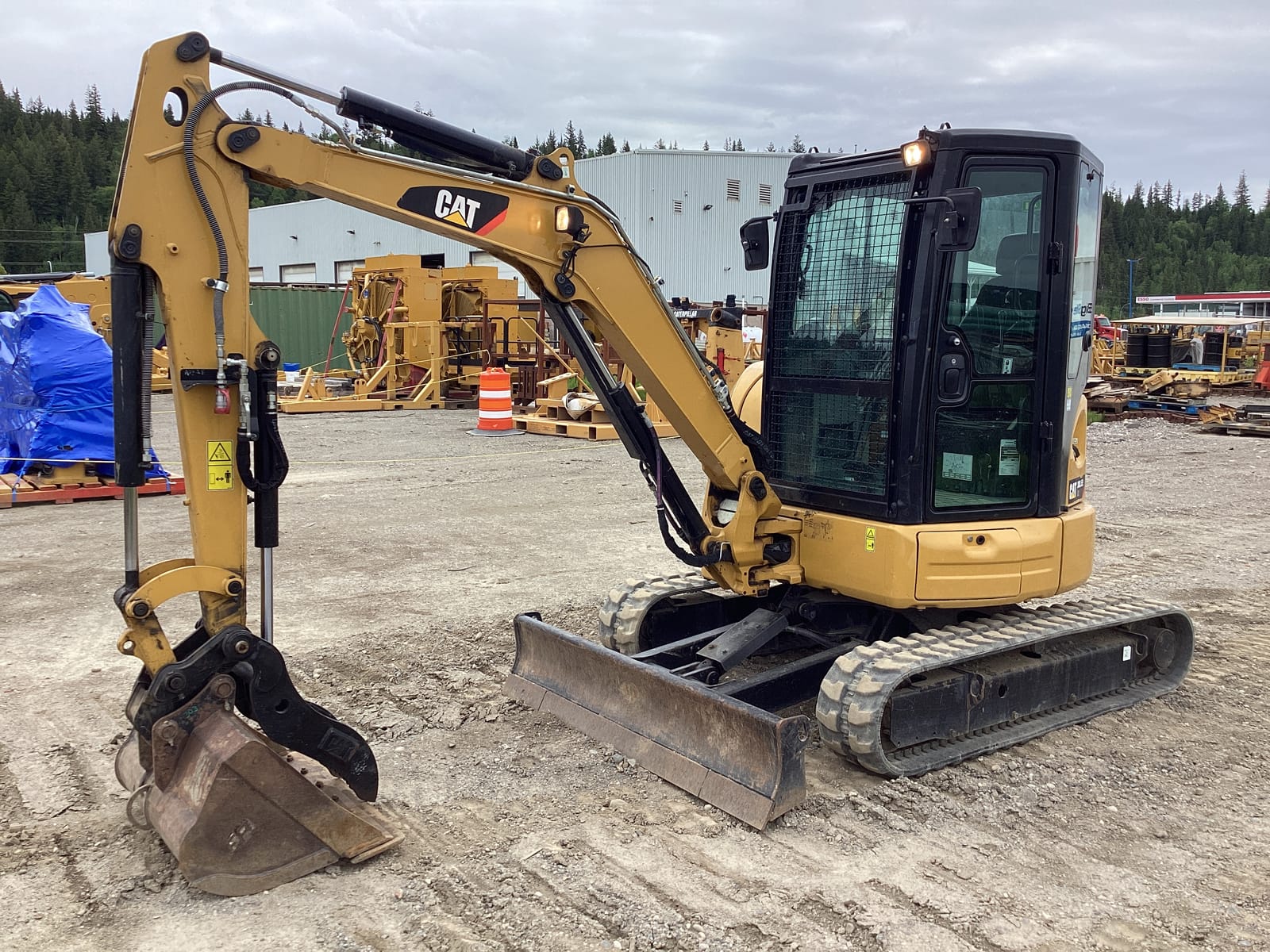 303.5E2 CR - JWY06630