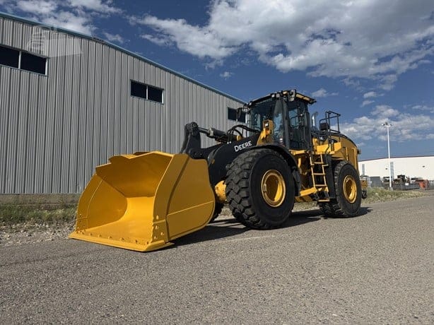 2022 DEERE 824L
