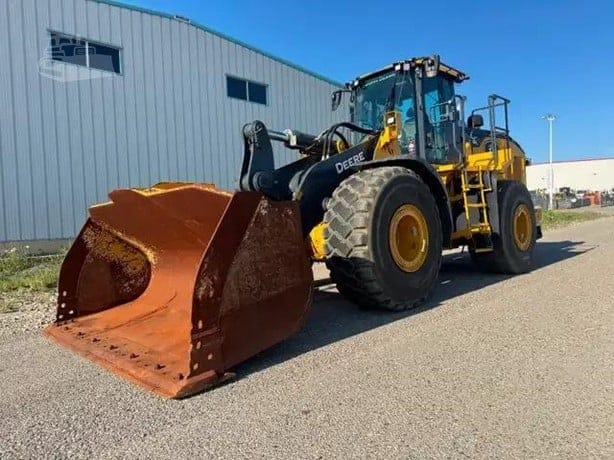 2022 DEERE 824L