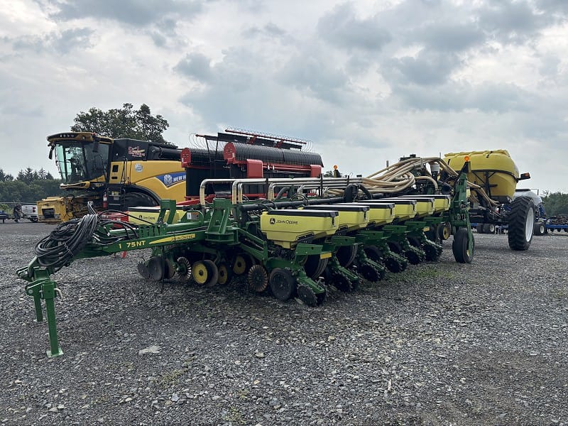 2016 JOHN DEERE 1775NT 16R30 PLANTER WITH MONTAG FERTILZER CART