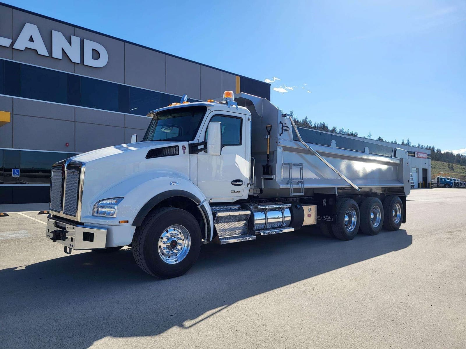 2023 Kenworth T880