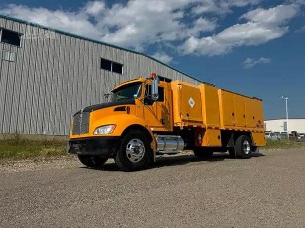 2011 KENWORTH T370