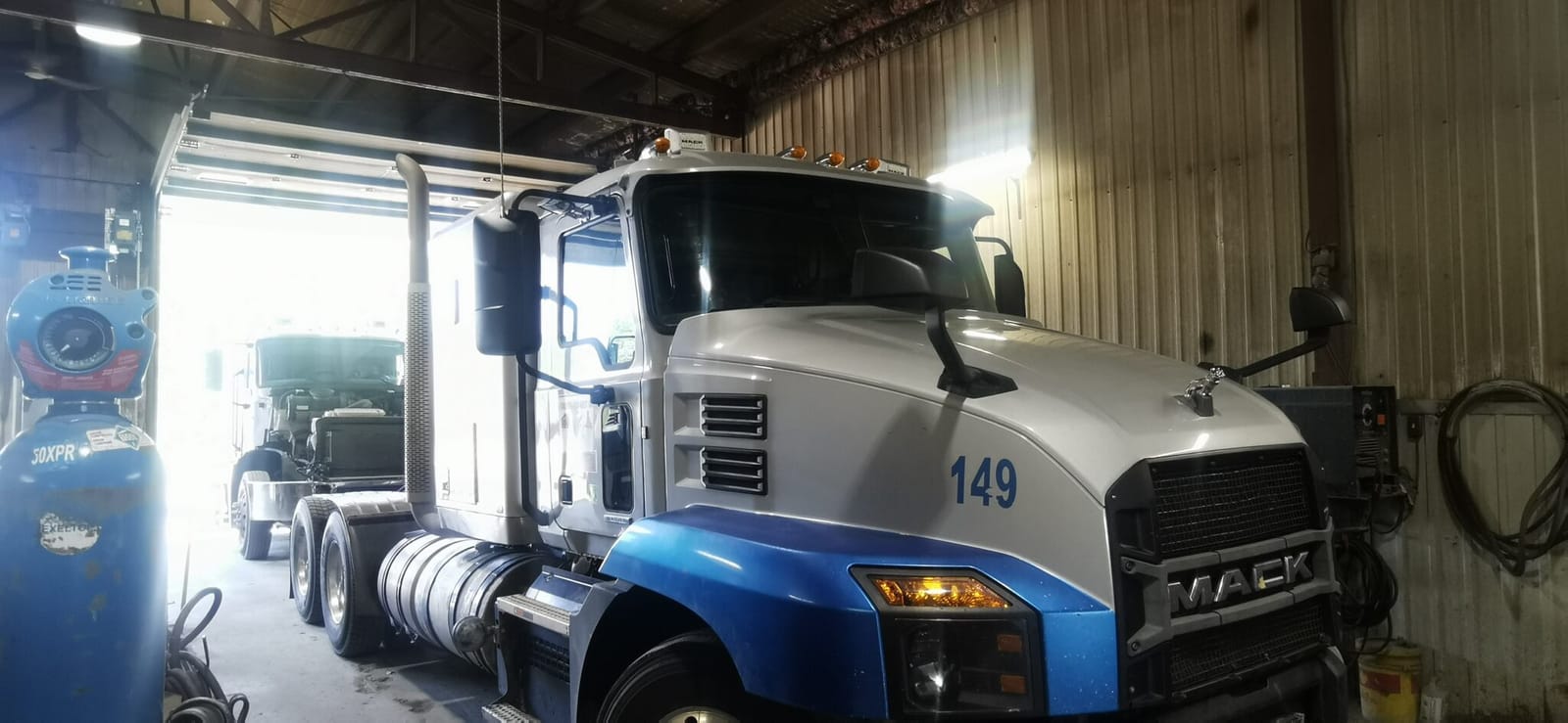 2019 Mack Anthem 64T Heavy Spec Tandem Axle Highway Tractor