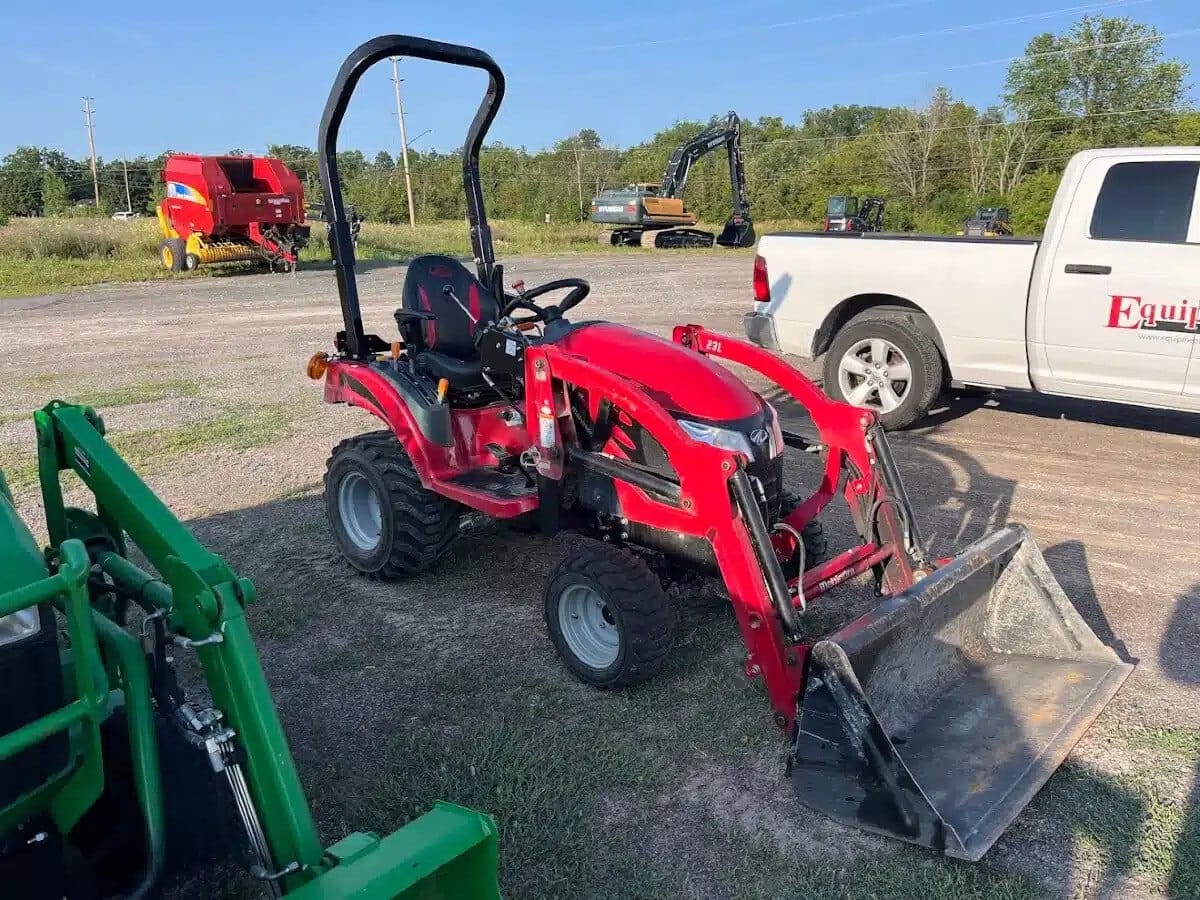 2023 Mahindra EMAX 20S