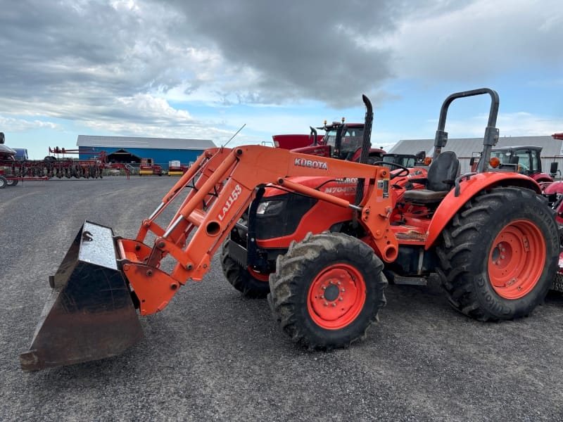 2014 KUBOTA M7040 TRACTOR WITH LOADER