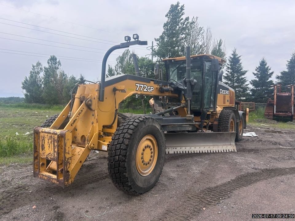 2017 JOHN DEERE 772GP
