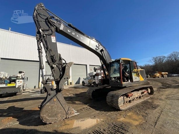 2024 VOLVO EC230