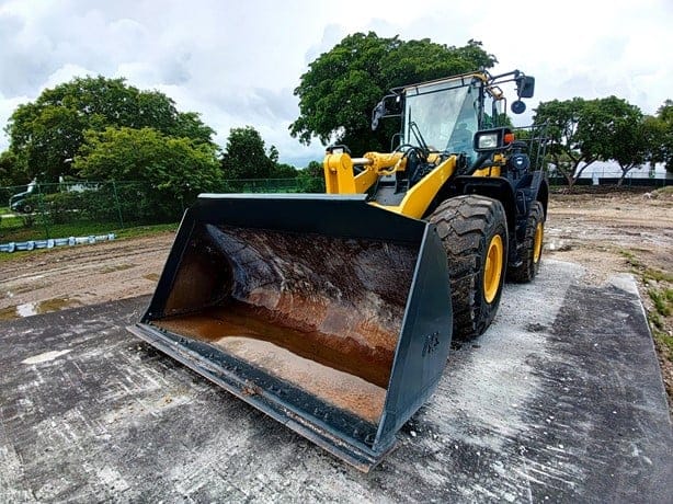 2023 KOMATSU WA380-8