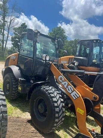 2025 CASE 321F