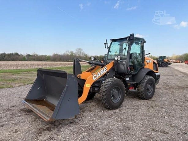 2021 CASE 321F