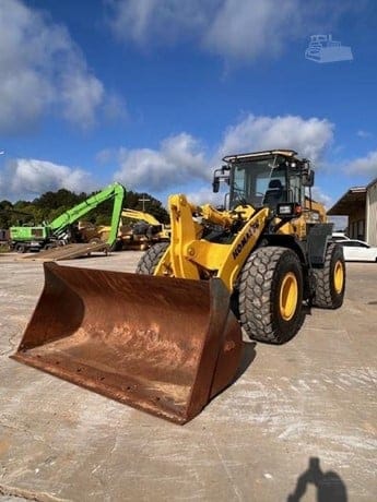 2025 KOMATSU WA320-8