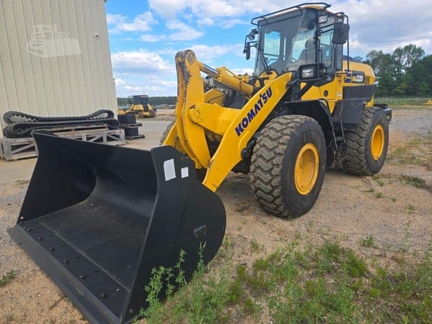 2023 KOMATSU WA320-8