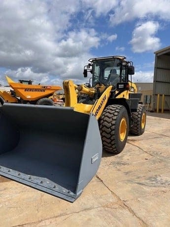 2023 KOMATSU WA320-8