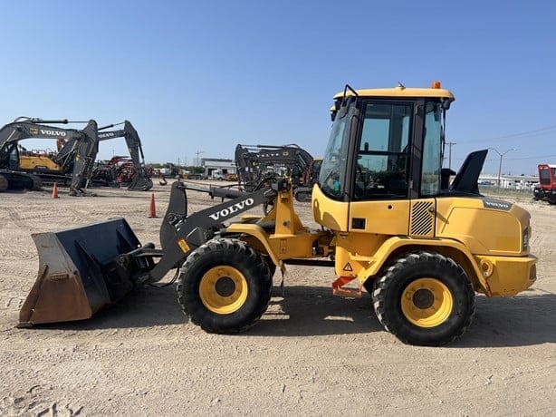2021 VOLVO L30GS