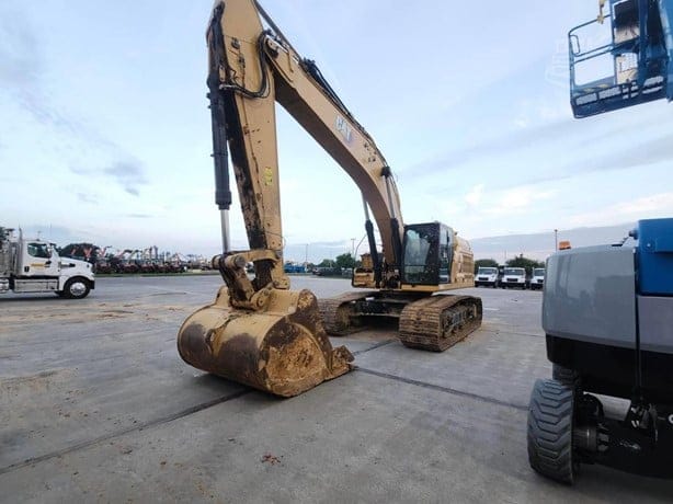 2024 CATERPILLAR 352