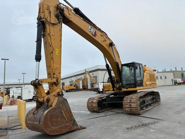 2023 CATERPILLAR 352