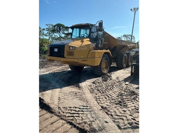 2025 CATERPILLAR 725