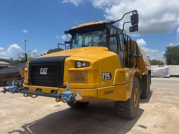 2025 CATERPILLAR 725