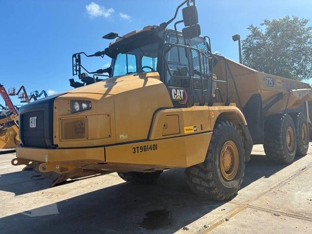2025 CATERPILLAR 725