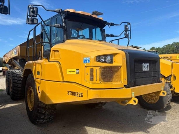 2024 CATERPILLAR 725