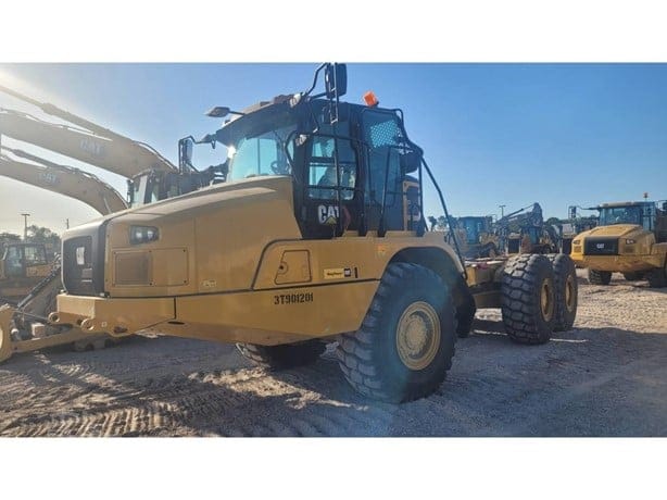 2024 CATERPILLAR 725