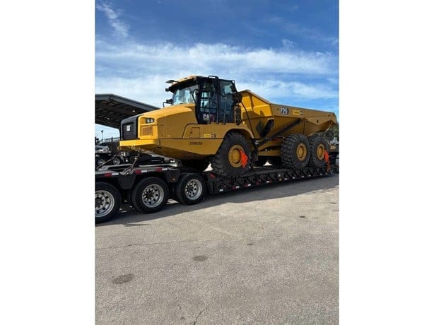 2024 CATERPILLAR 725