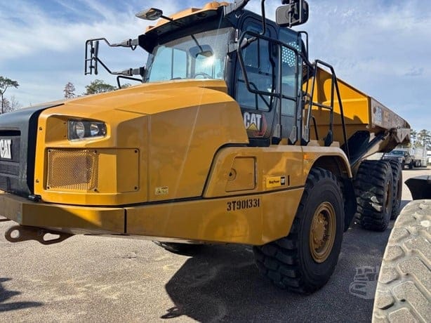 2024 CATERPILLAR 725