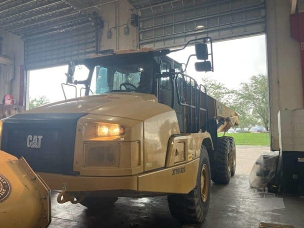 2024 CATERPILLAR 725