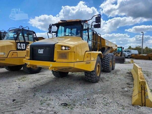 2024 CATERPILLAR 725